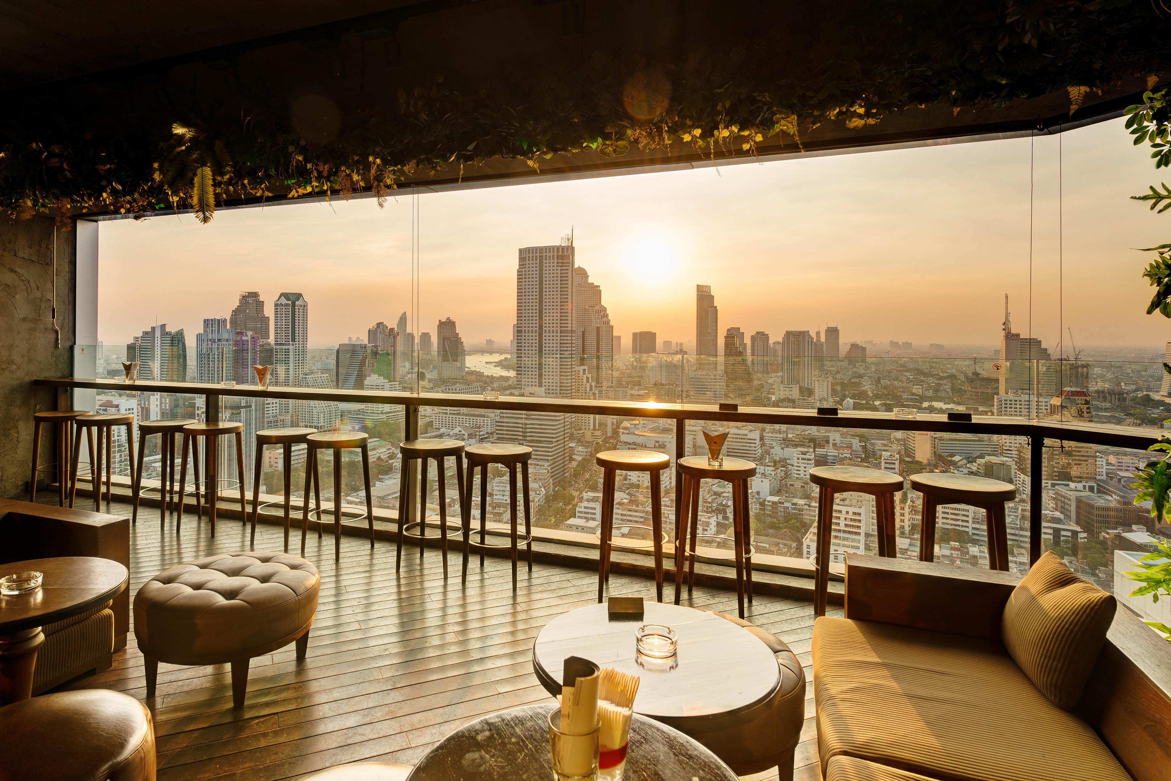 Pullman Bangkok Hotel G Esterno foto View from the bar