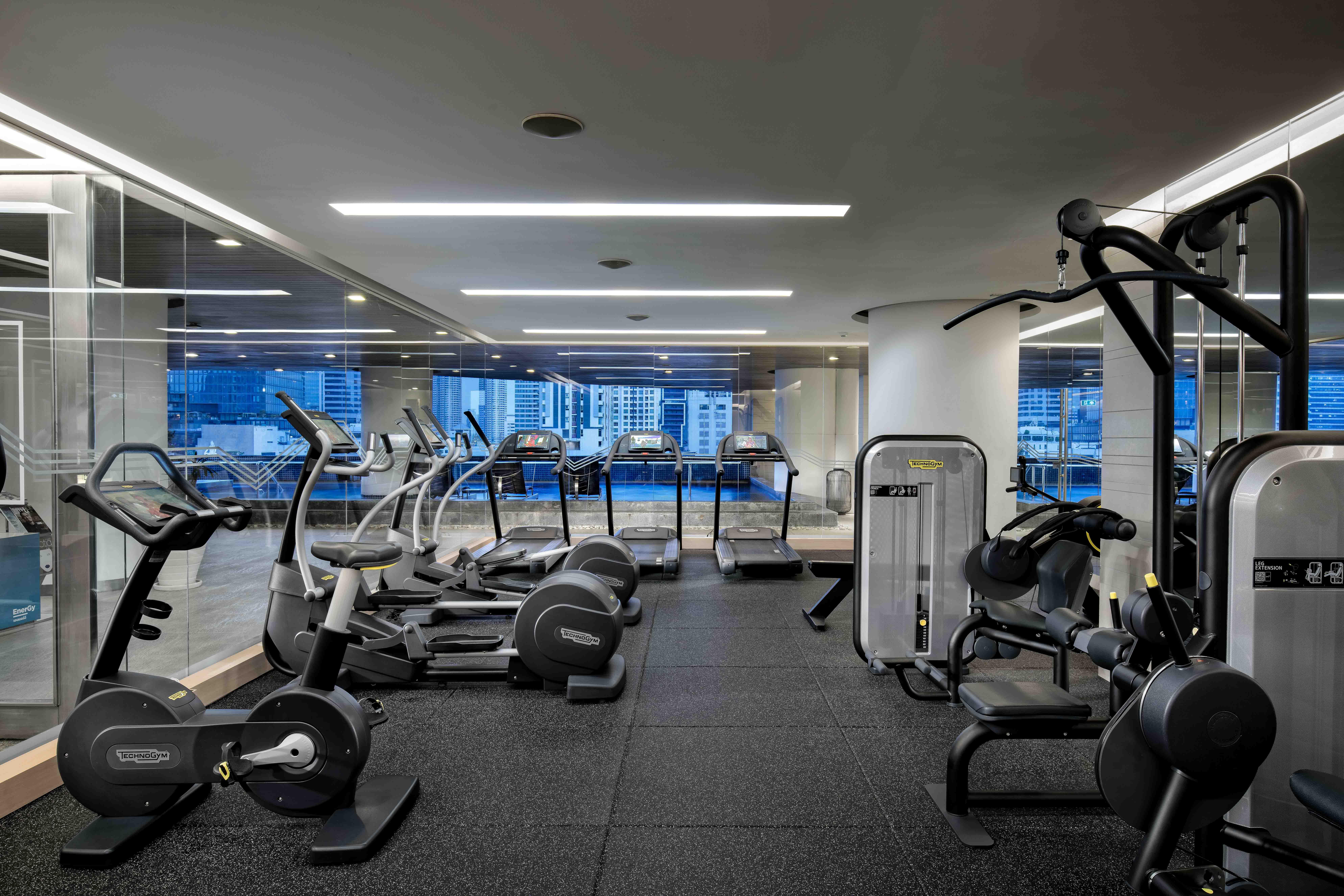 Pullman Bangkok Hotel G Esterno foto The gym at The Hari