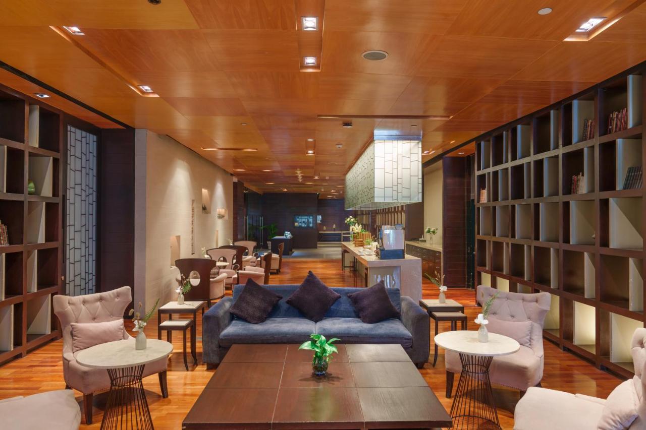 Pullman Bangkok Hotel G Esterno foto The lounge at the airport