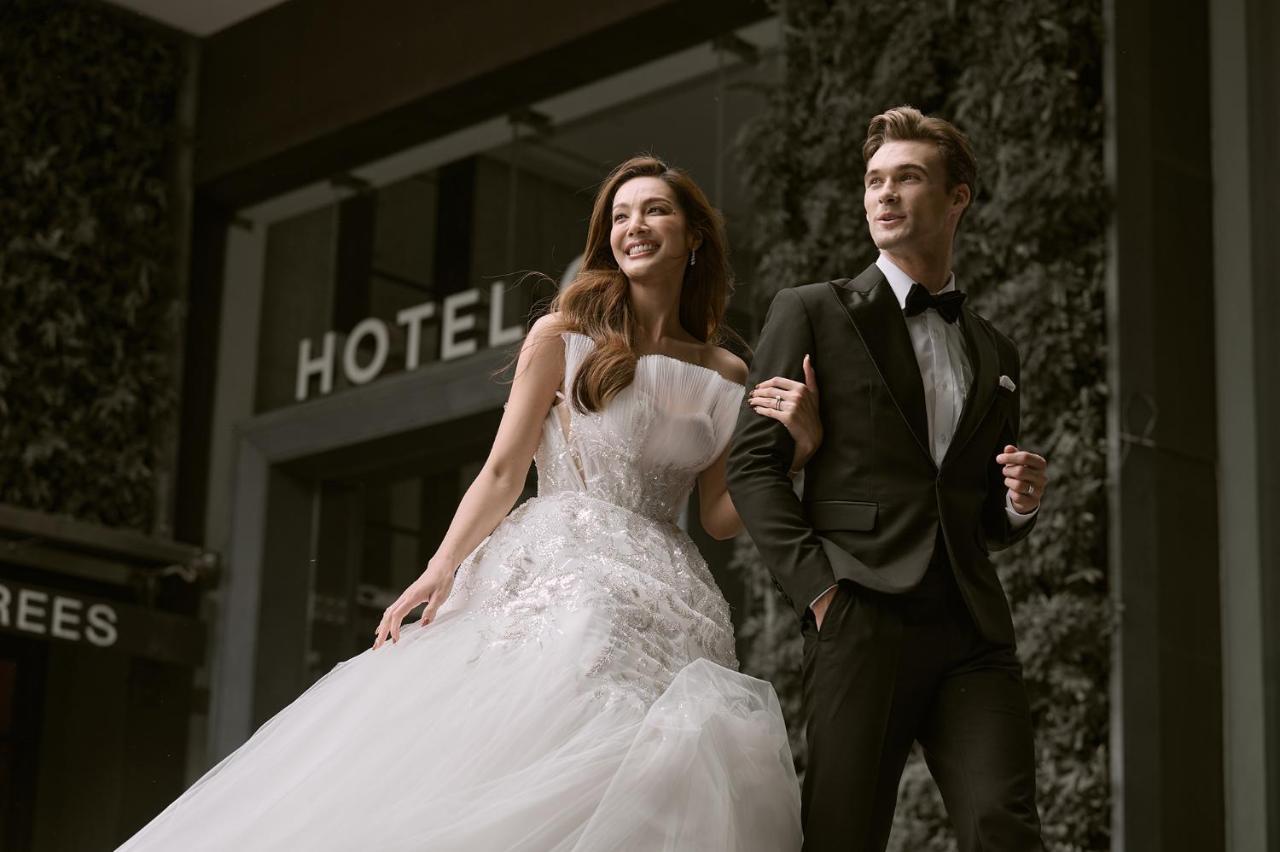 Pullman Bangkok Hotel G Esterno foto Wedding couple