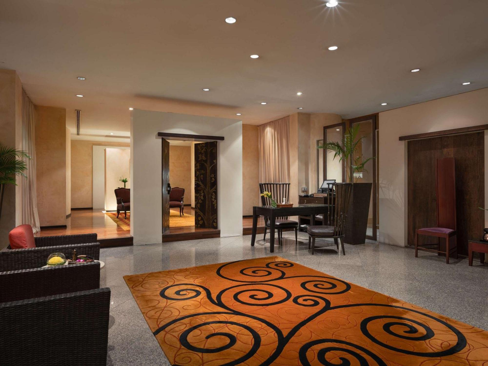 Pullman Bangkok Hotel G Esterno foto A suite at the Mandarin Oriental, Kuala Lumpur