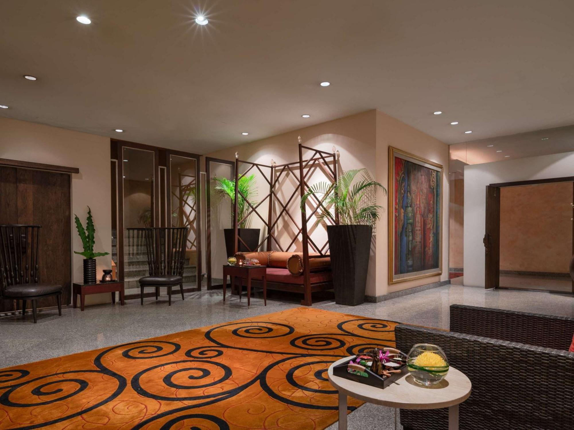 Pullman Bangkok Hotel G Esterno foto The lobby of the hotel