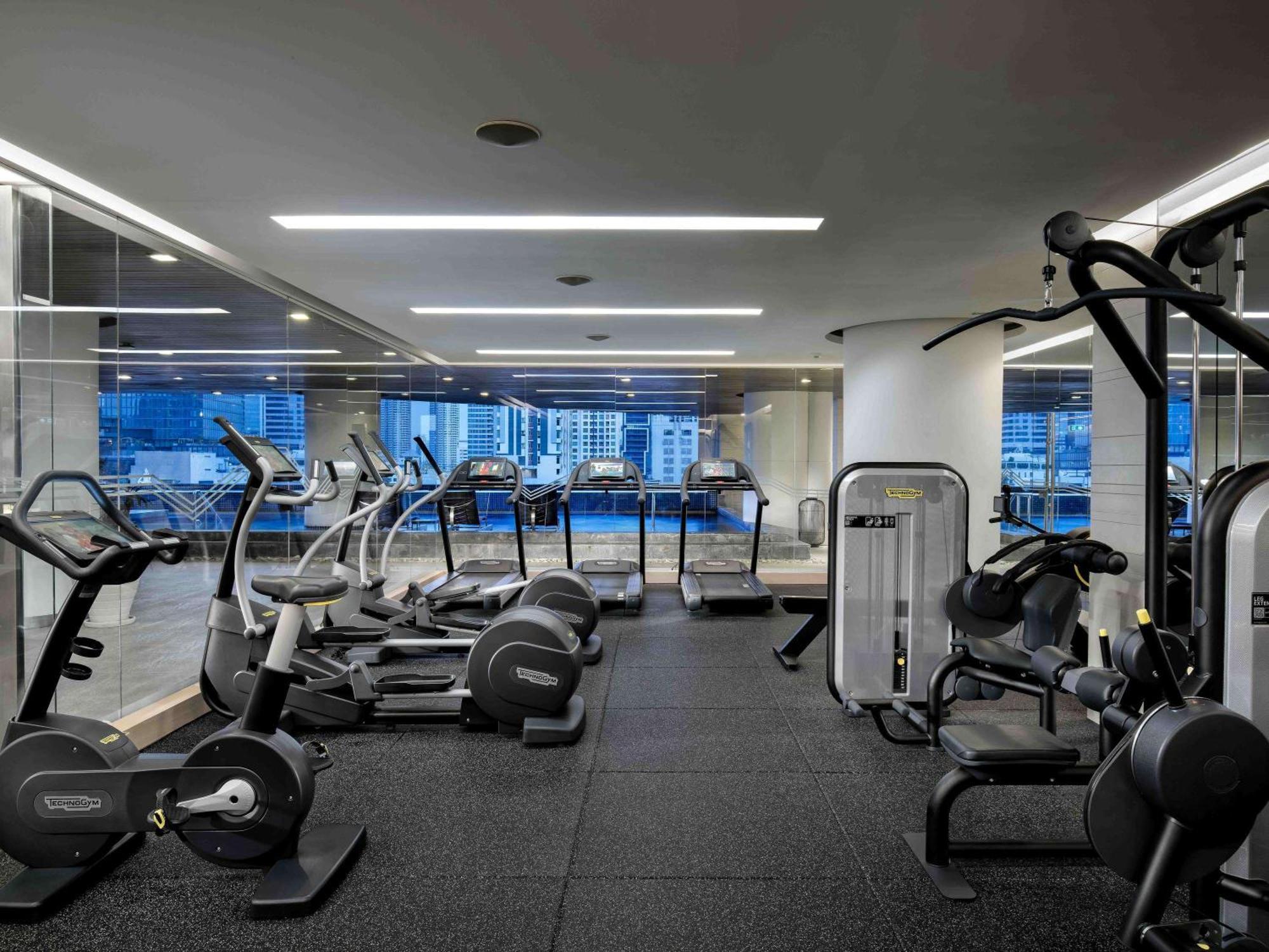 Pullman Bangkok Hotel G Esterno foto The gym at the hotel