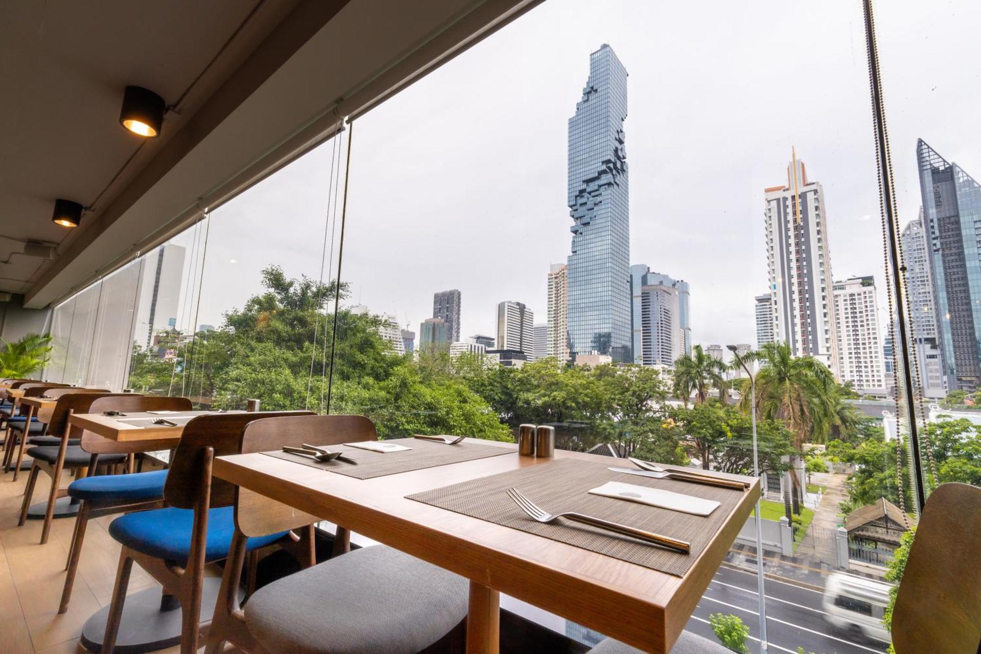Pullman Bangkok Hotel G Esterno foto View of the Bangkok skyline from the restaurant