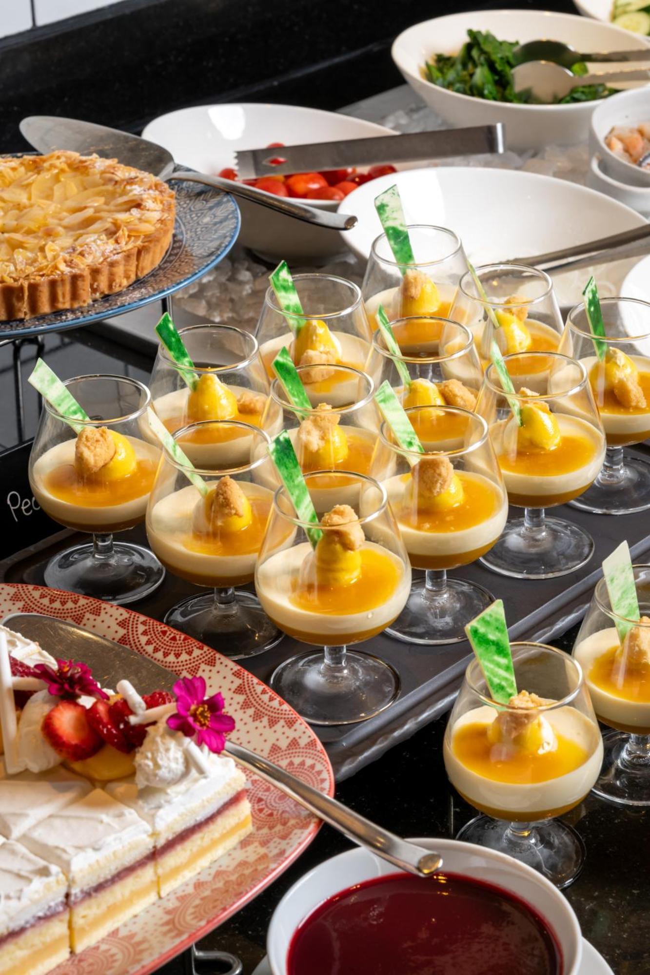 Pullman Bangkok Hotel G Esterno foto A mango pudding