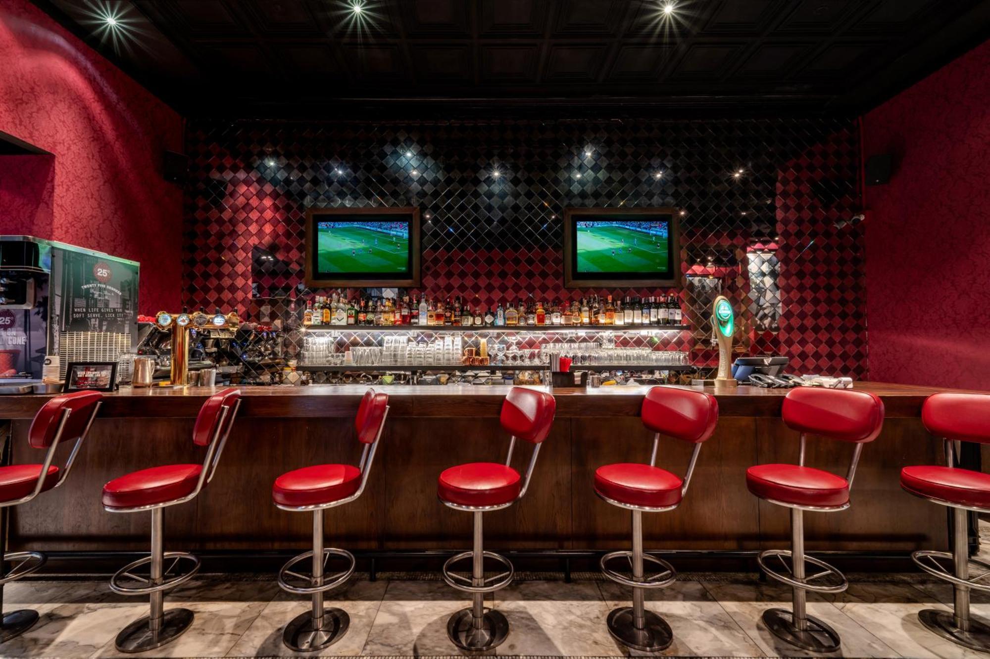 Pullman Bangkok Hotel G Esterno foto The bar at the 2018 FIFA World Cup